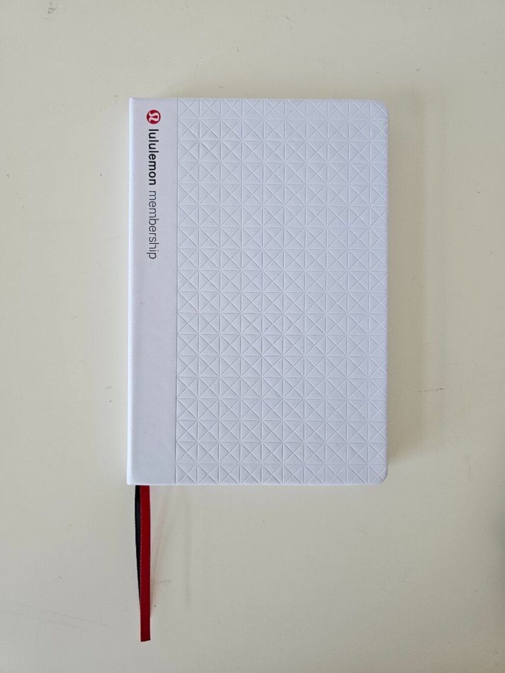 New LULULEMON White Membership Notepad Notebook Red & Black Ribbon Bookmarks - Picture 1 of 8